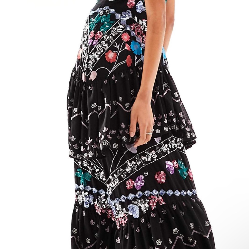 Maya premium maxi dress embroidered and beaded. Size US 4
Brand new